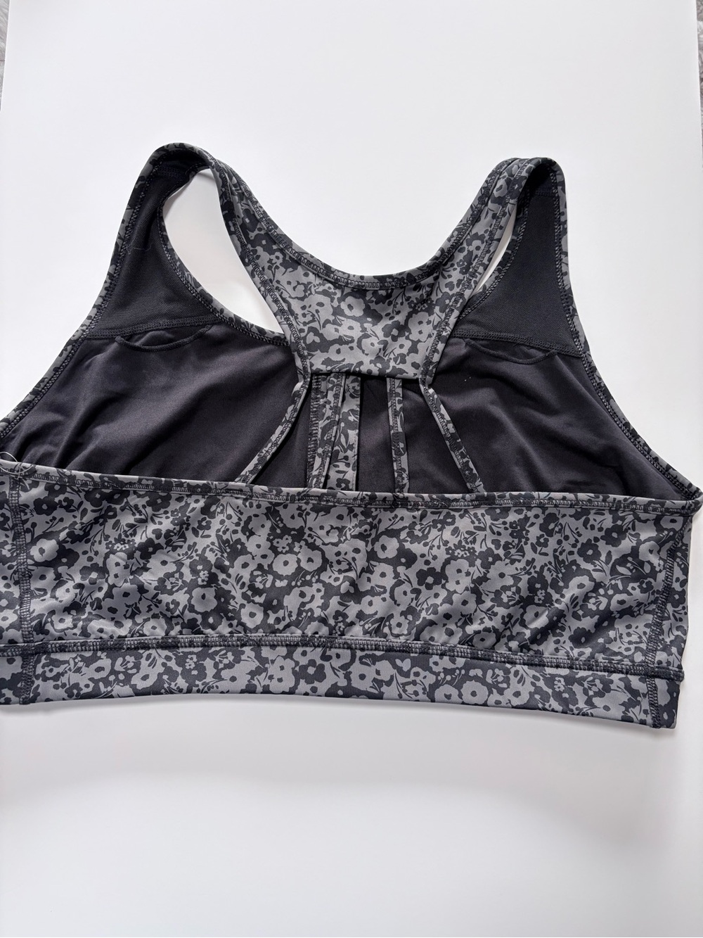 Women’s 3x Front-Zip Sports Bra - Gray Floral - Picture 2 of 3